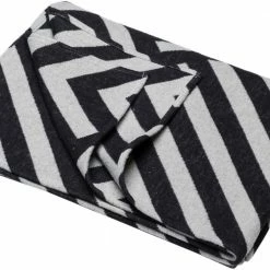 David Fussenegger Luca Decke Zickzack Schwarz