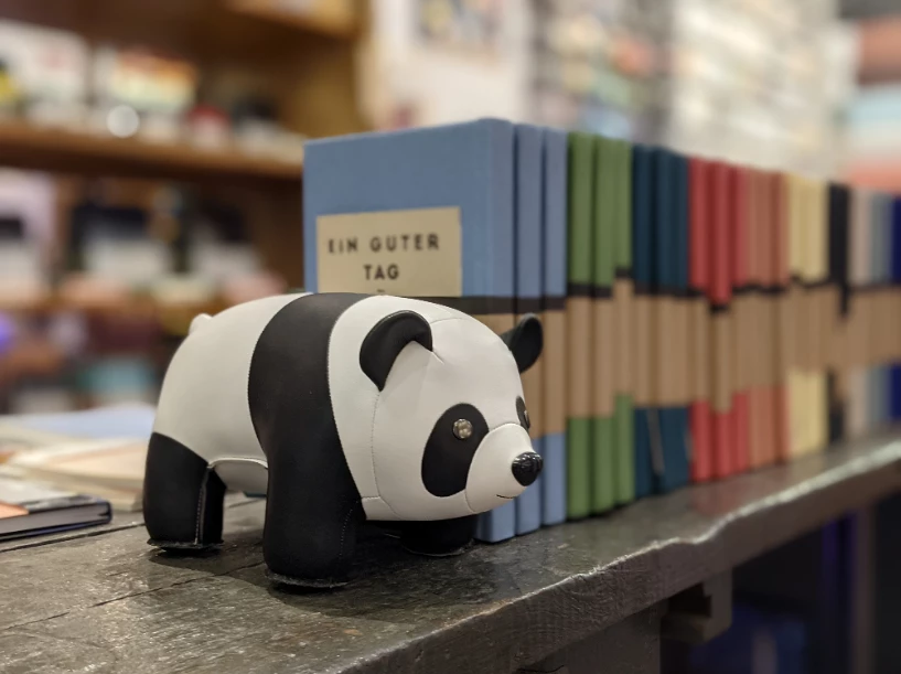 Zuny Beaver Bookend - Synthetic Leather 5 Zuny Beaver Bookend - Synthetic Leather