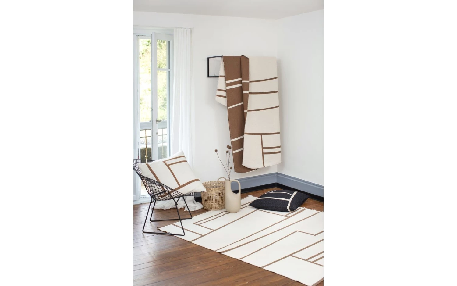 David Fussenegger Nova Decke Raster Braun 3 David Fussenegger Nova Decke Raster Braun