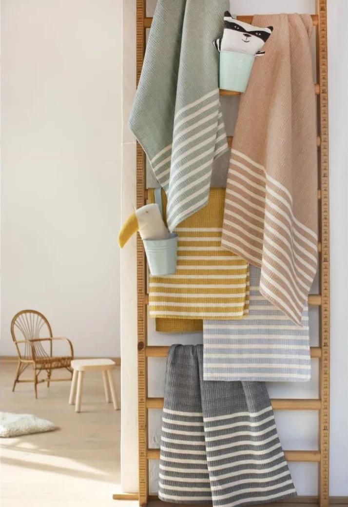 David Fussenegger Mare Kids Honeycomb with Stripe Blanket - Light Blue 2 David Fussenegger Mare Kids Honeycomb with Stripe Blanket - Light Blue